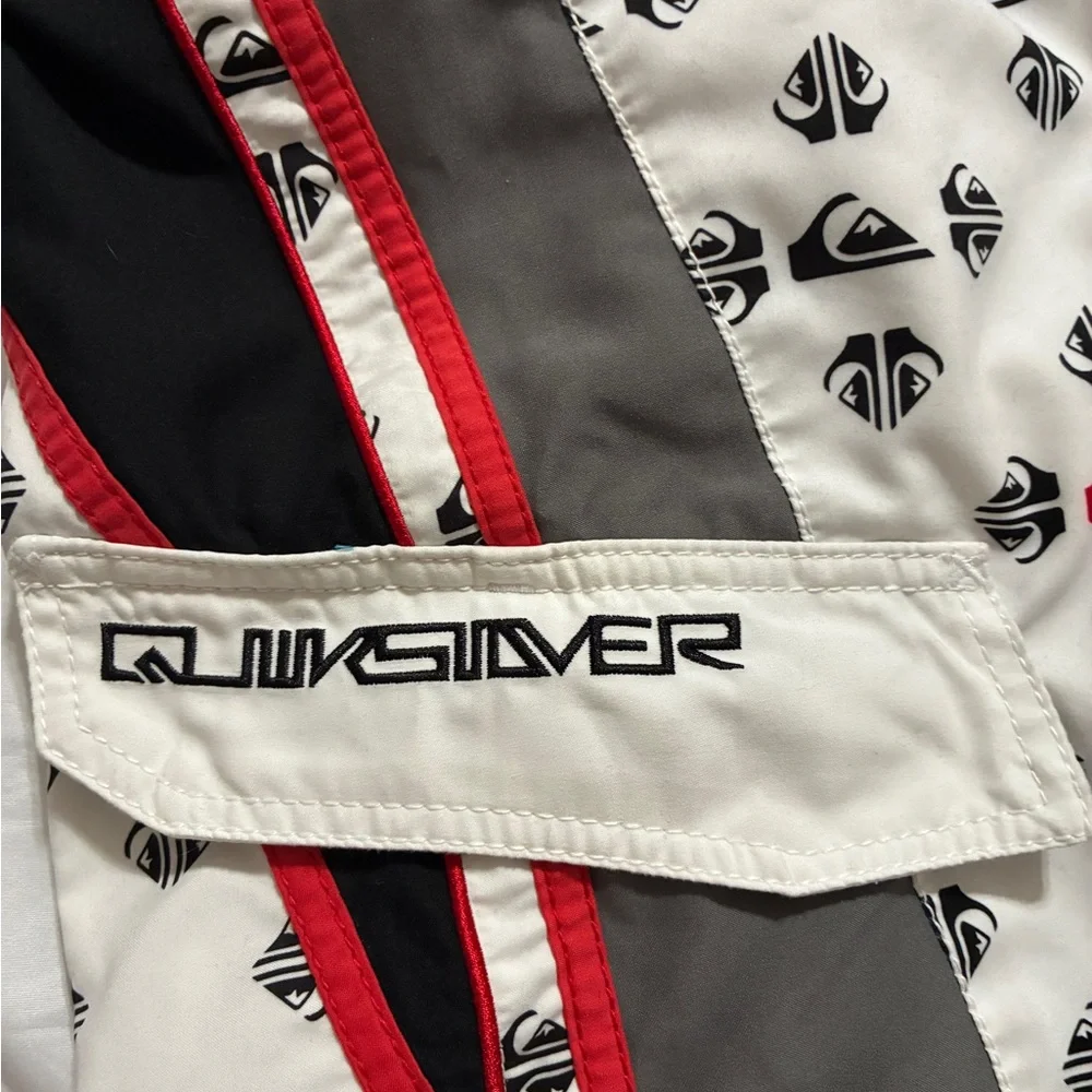 Men’s Board Shorts Quicksilver Size 36 VELCRO closure pocket. EUC SWIM SURF